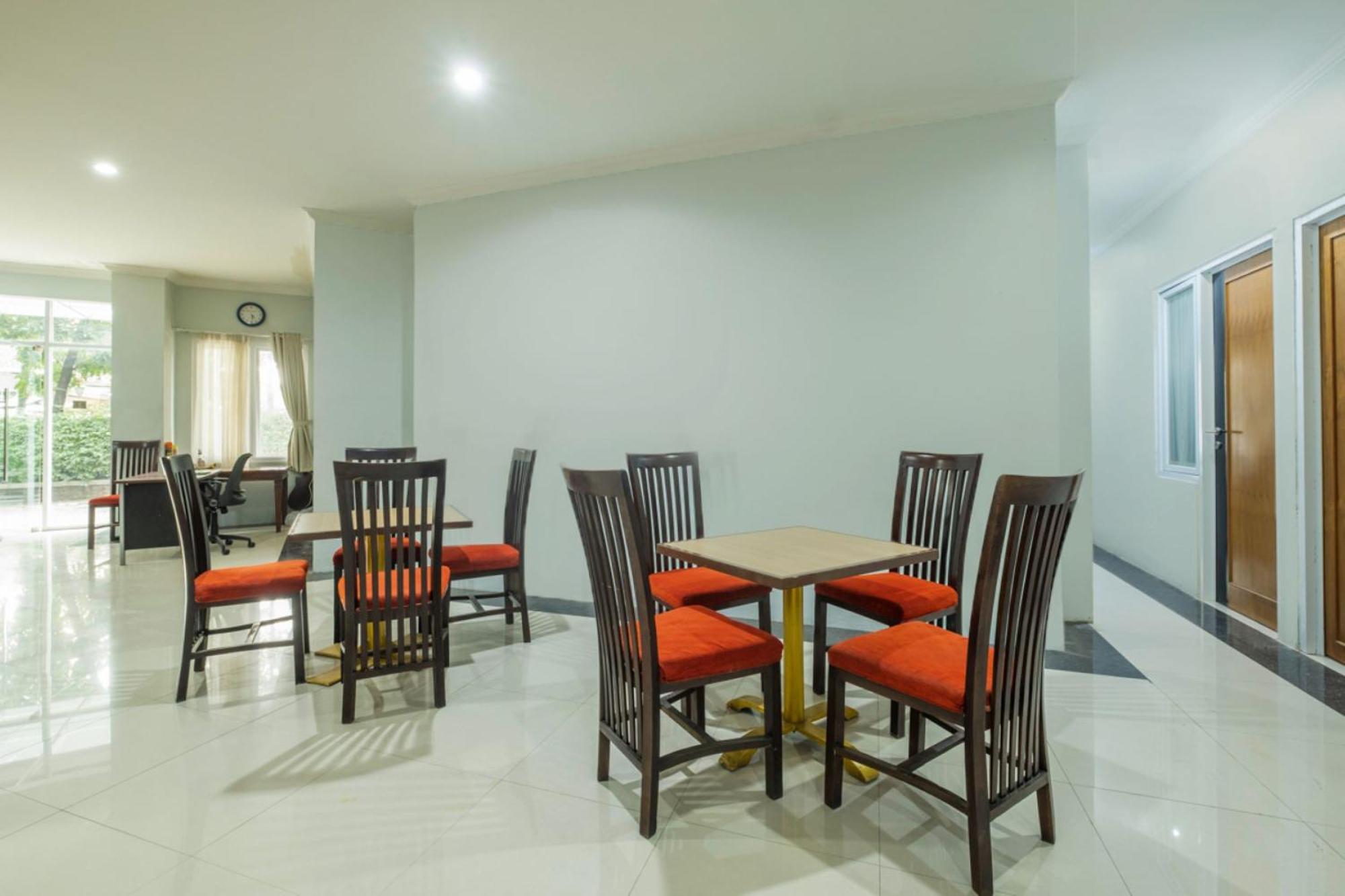 Oyo Living 2195 Al Jazeerah Residence Syariah Bandung Esterno foto