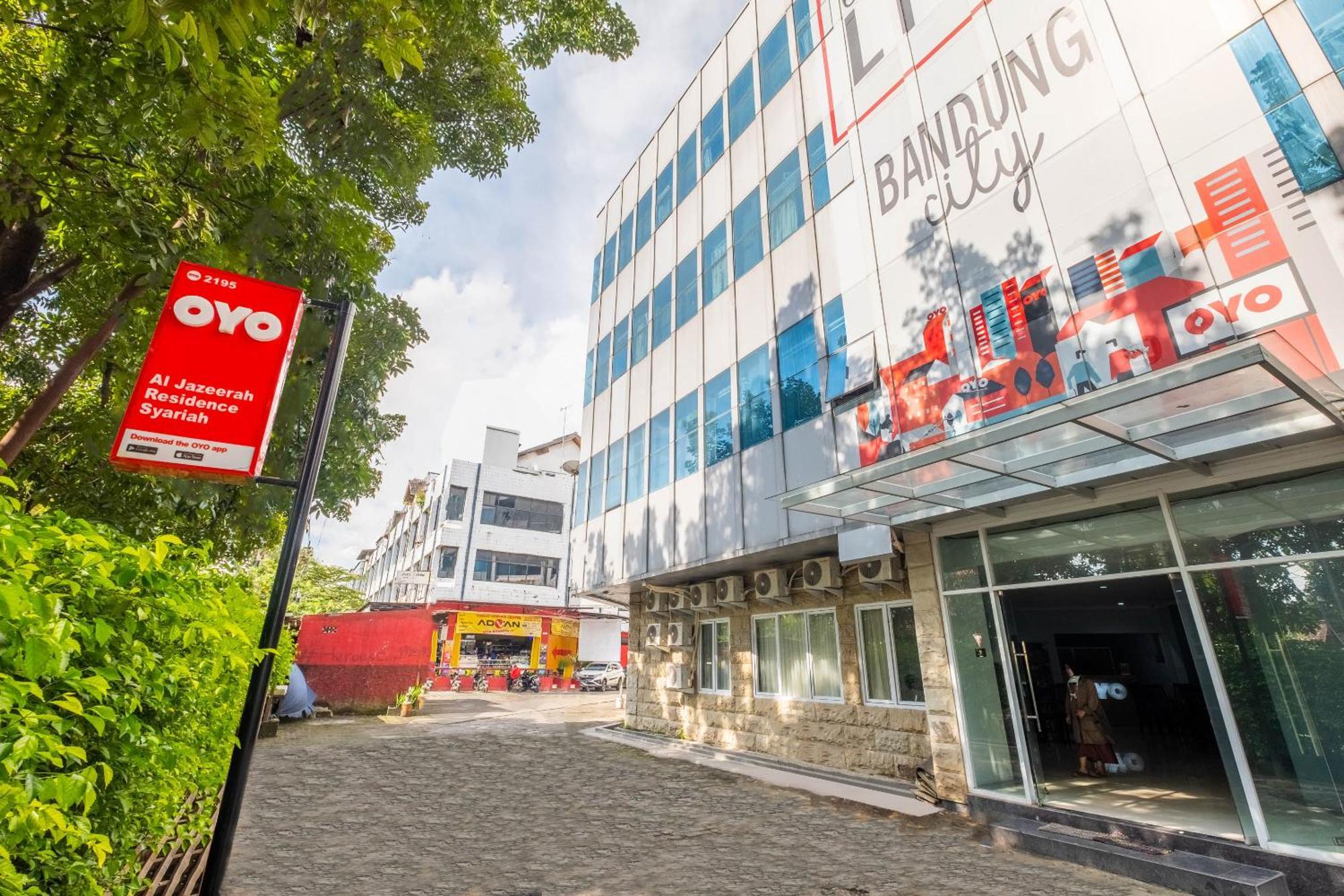 Oyo Living 2195 Al Jazeerah Residence Syariah Bandung Esterno foto